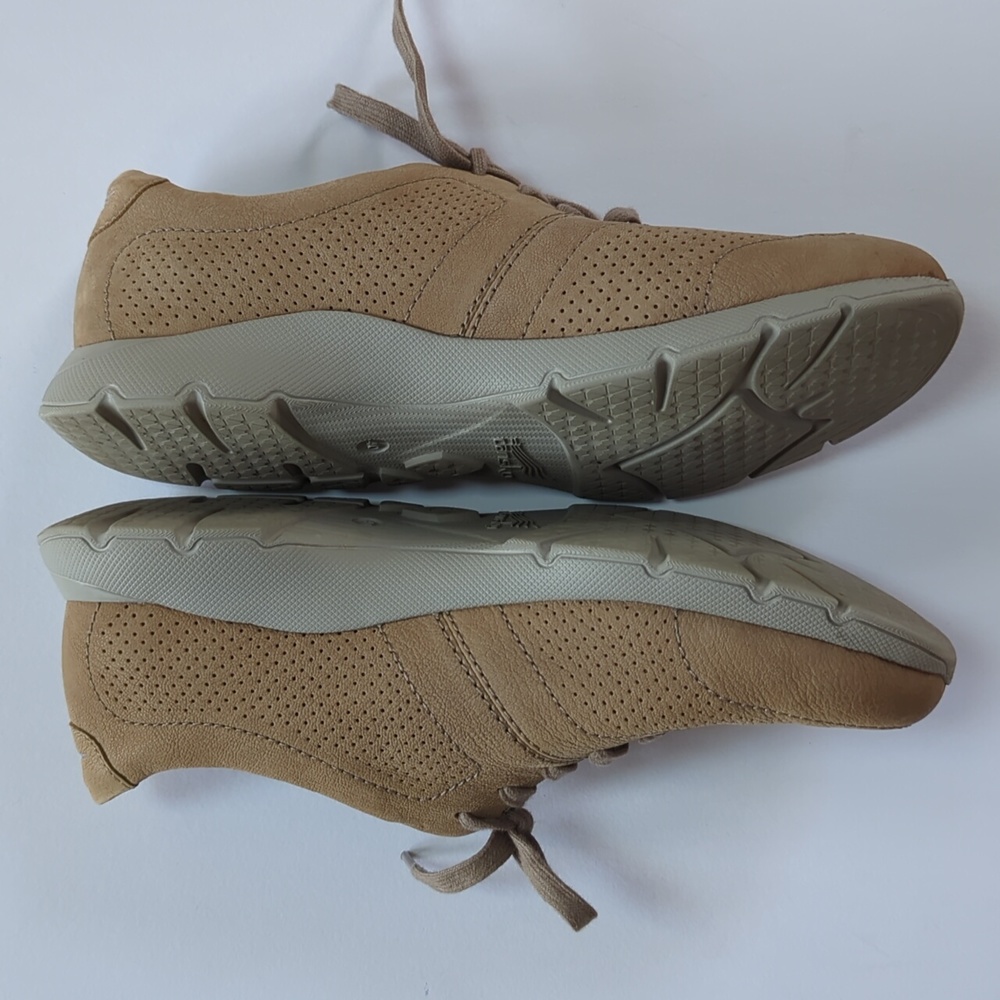 Dansko, Alissa, tan/ khaki walking shoe. Sz 10. (40) - Picture 5 of 12